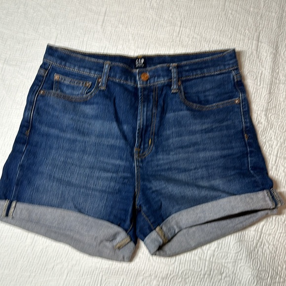 6 pairs of GAP denim shorts. High waisted, distressed, button fly, cuffed. - Picture 2 of 7